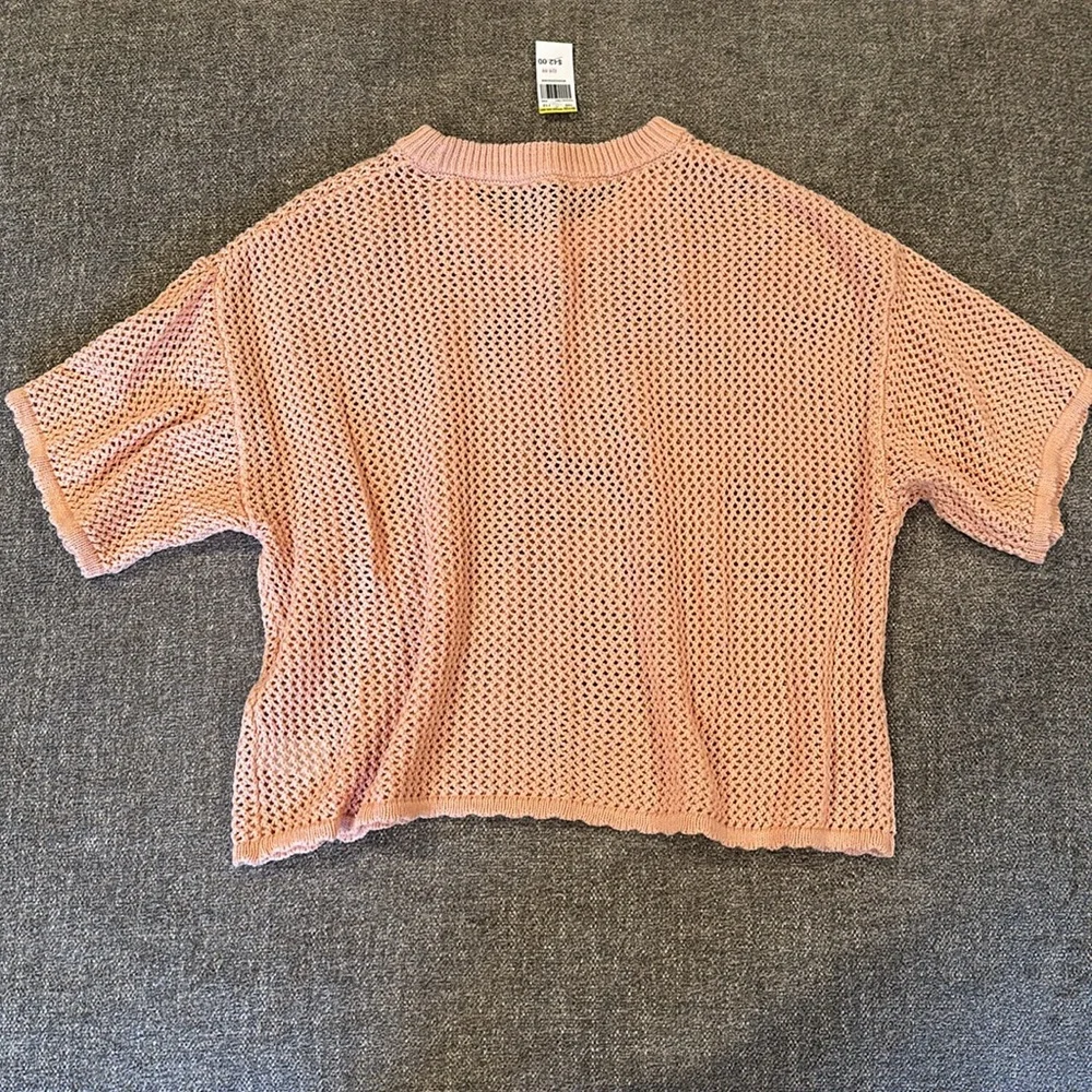 NWT- Double Zero- peach crop short sleeve sweater. Size M/L
